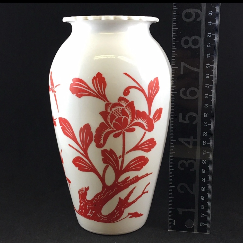 VTG 1940s White & Red Anchor Hocking
Vitrock Milk Glass
Flowers Birds EUC